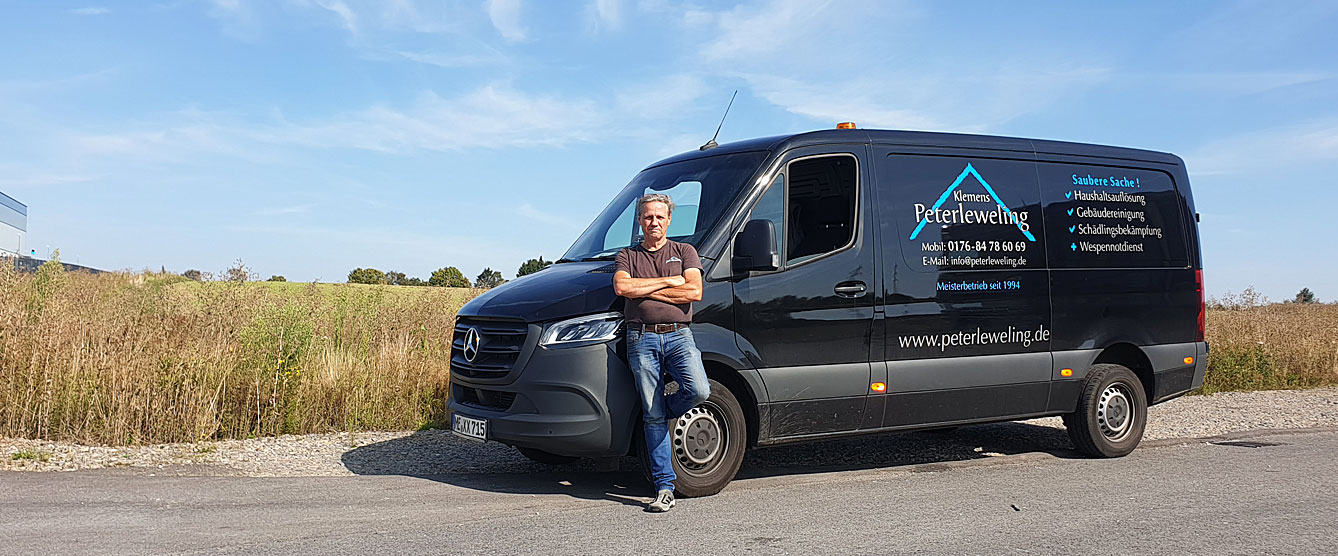 Klemens Peterleweling mit Fahrzeug